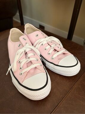 Chuck Taylor All Star Low-Top Converse Sneakers in Pink, Women’s Size 8.5, EUC